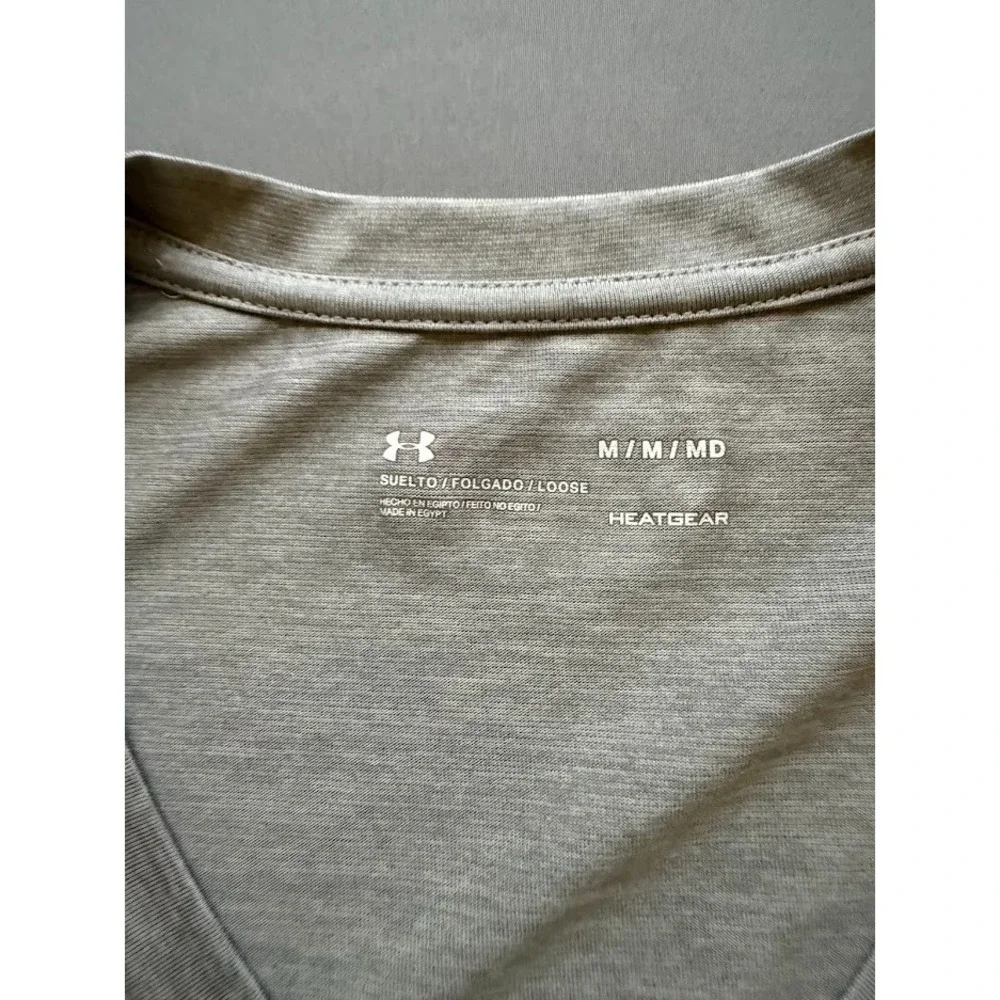 Under Armour T Shirt HeatGear Women‎ Medium Gray V Neck Loose Fit Short Sleeve - Picture 10 of 14
